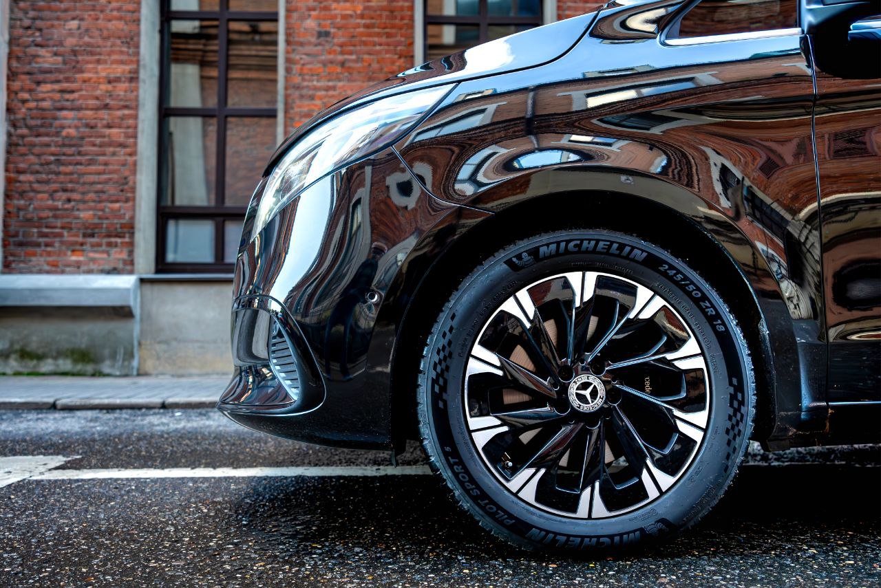 V-Class Exterior 2